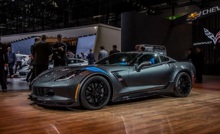 2017 Corvette Grand Sport, General Motors press photo 5 of 19