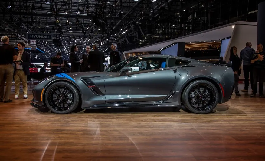 2017 Corvette Grand Sport, General Motors press photo 6 of 19