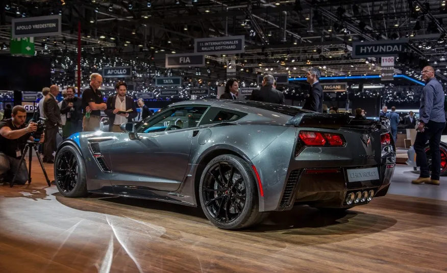 2017 Corvette Grand Sport, General Motors press photo 7 of 19